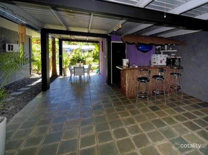 59 Yurongi St, Caravonica, QLD 4878