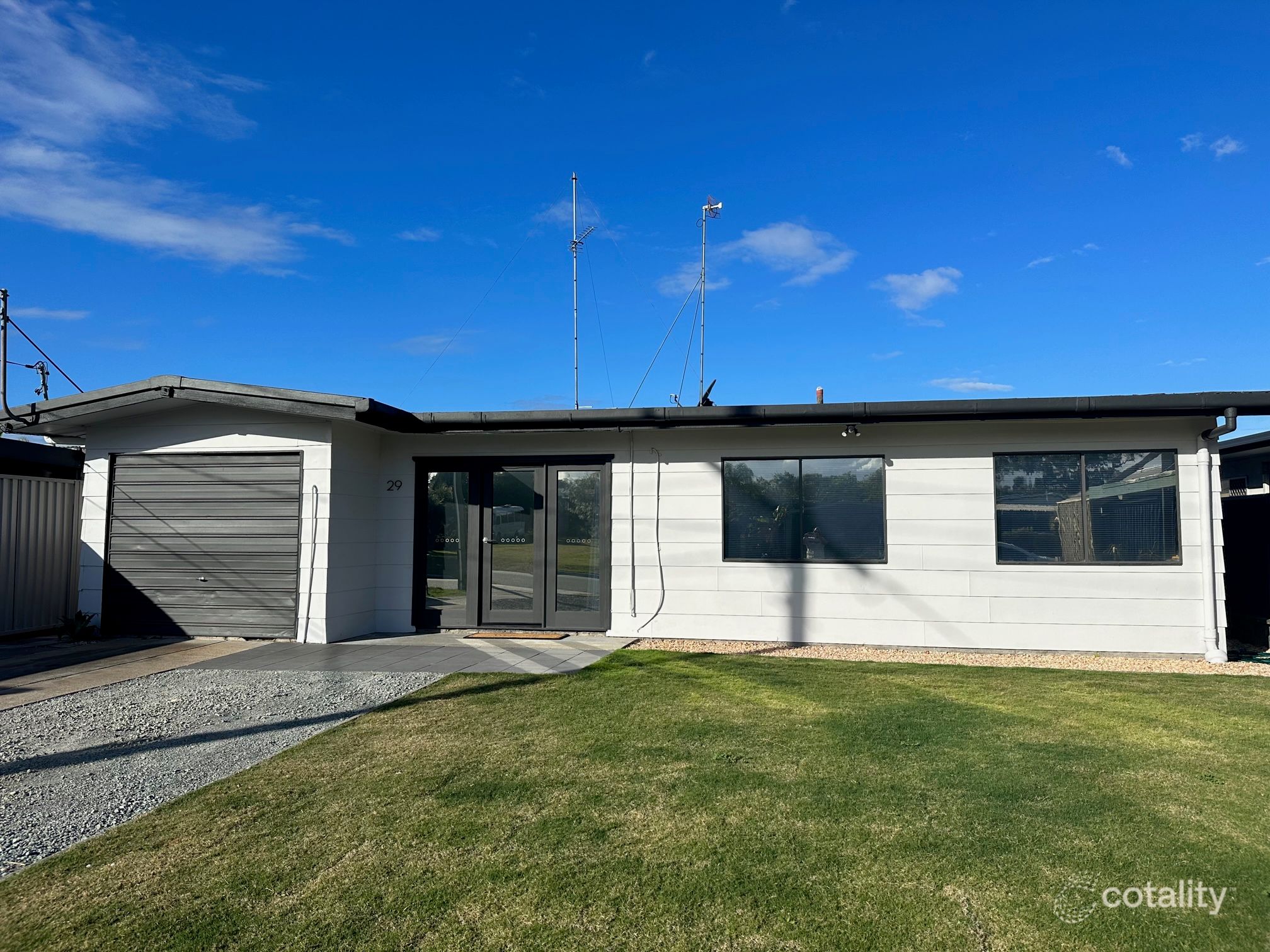 29 Jacaranda Ave, Hollywell, QLD 4216