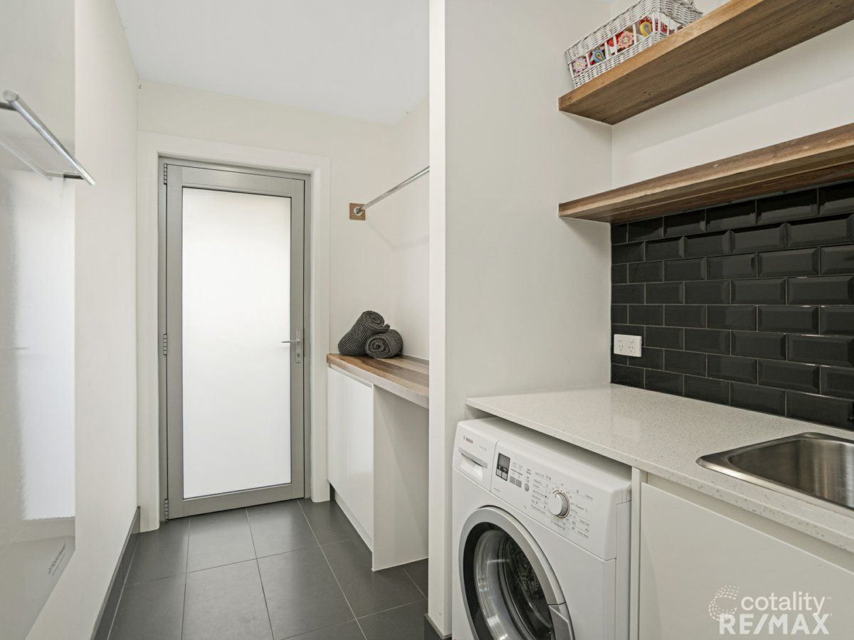 1 Marlin Ct, Palm Beach, QLD 4221