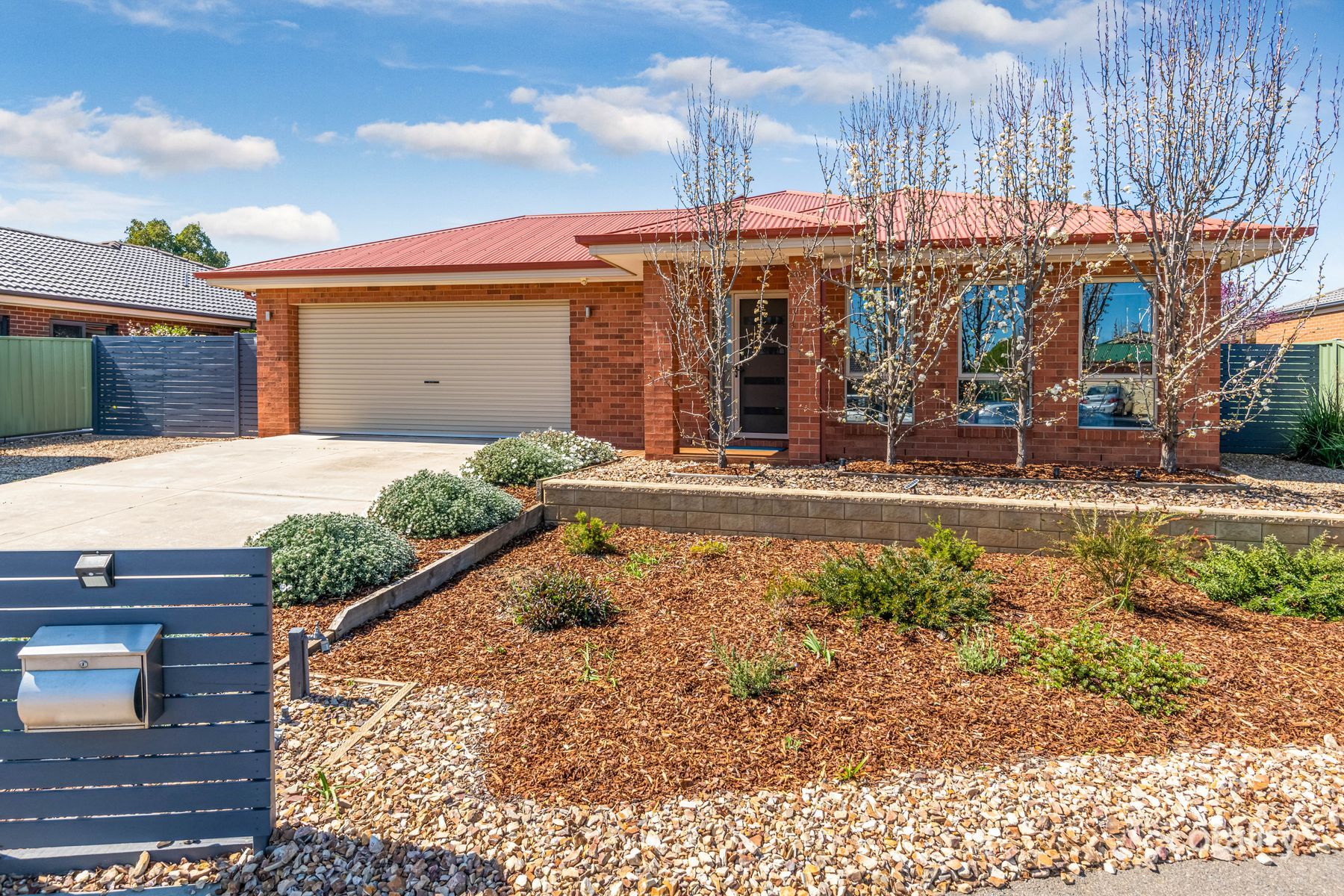 19 Lyndam Ave, Maiden Gully, VIC 3551