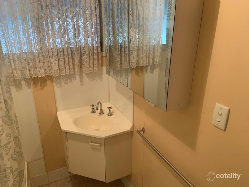 33 Beardmore Cres, Dysart, QLD 4745