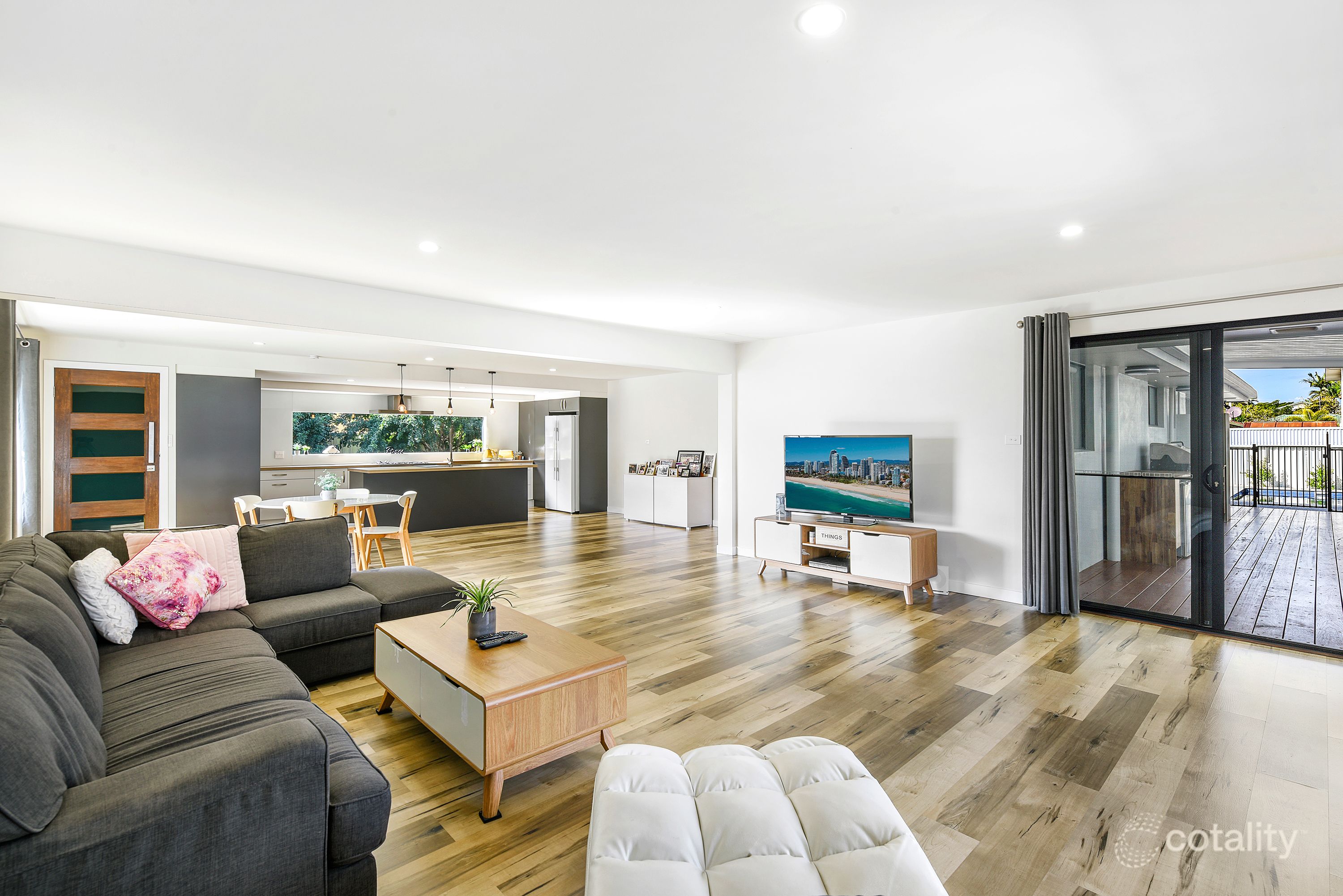 12 Fairsky Ave, Mermaid Waters, QLD 4218