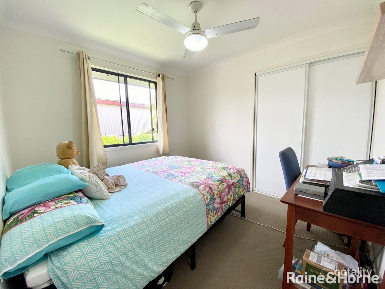 4 Ark Royal Dr, Cooloola Cove, QLD 4580
