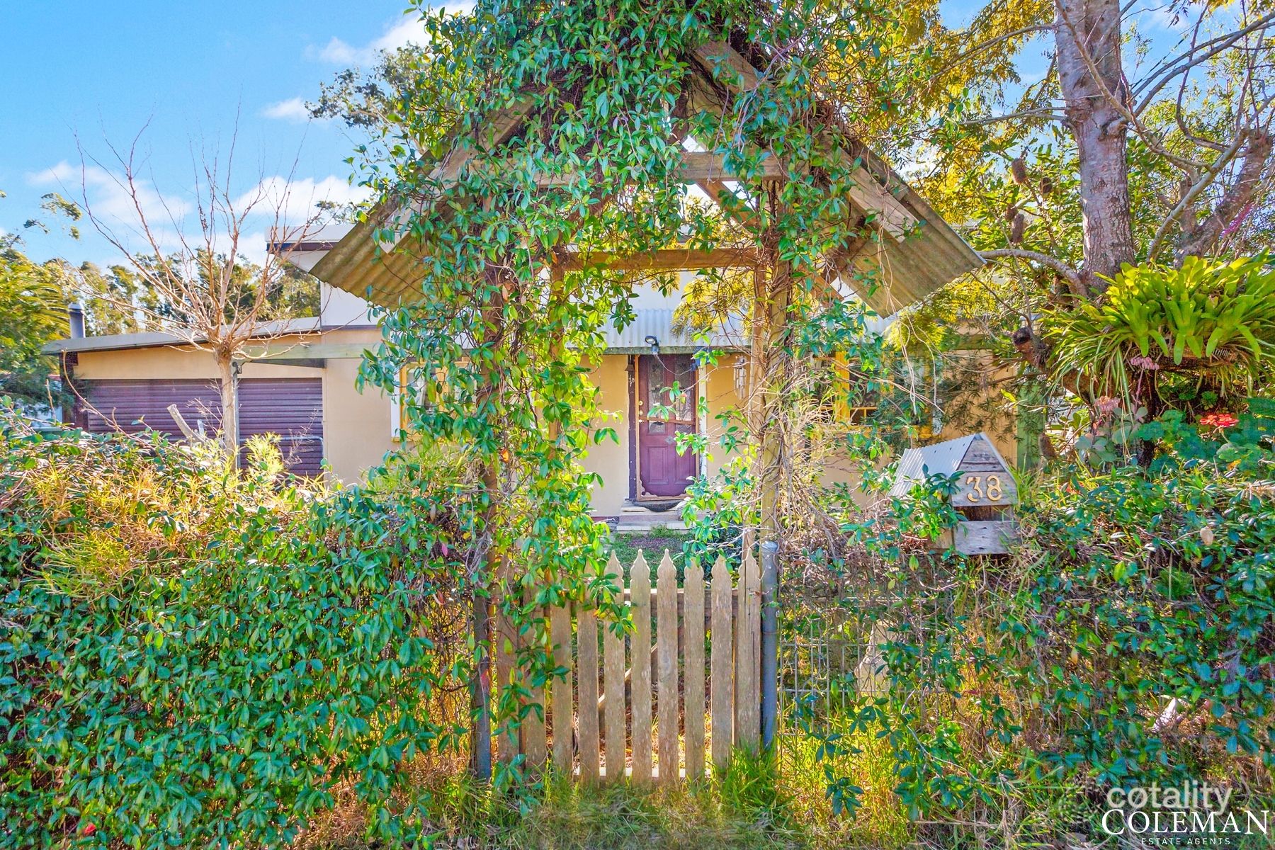 38 Cadonia Rd, Tuggerawong, NSW 2259