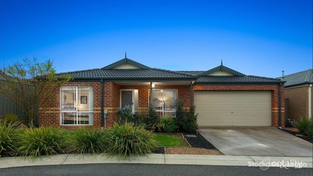 8 Leeds Pl, Langwarrin, VIC 3910
