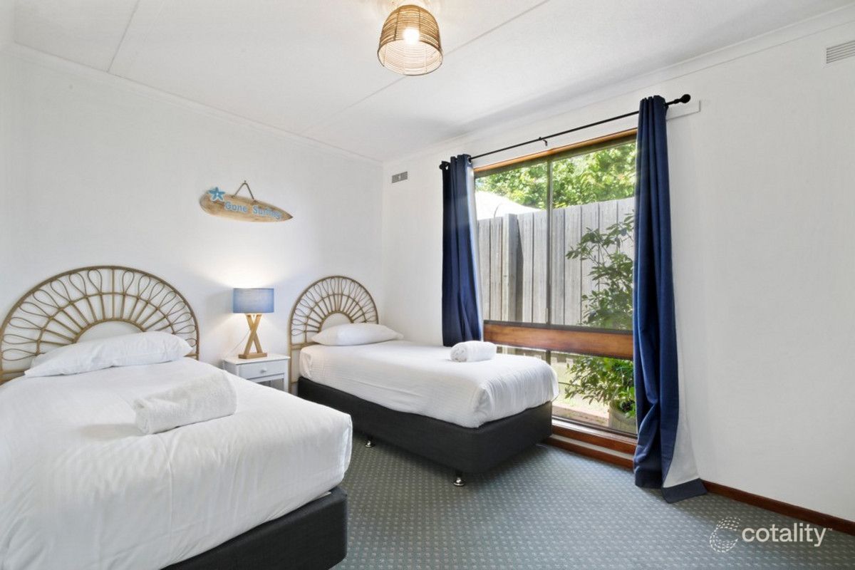 11 Ocean View Pde, Lakes Entrance, VIC 3909