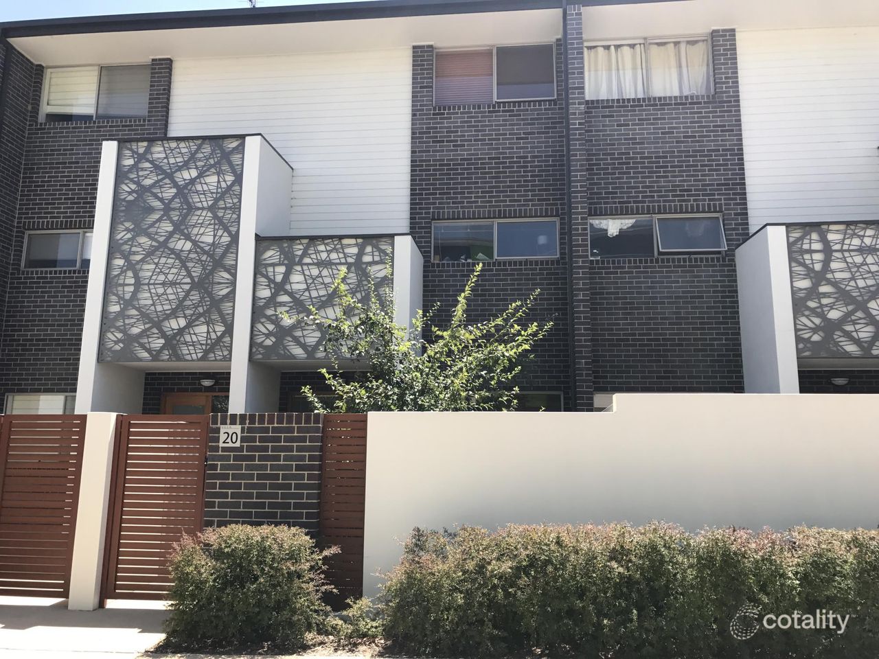 20/2 Clare Burton Cres, Franklin, ACT 2913