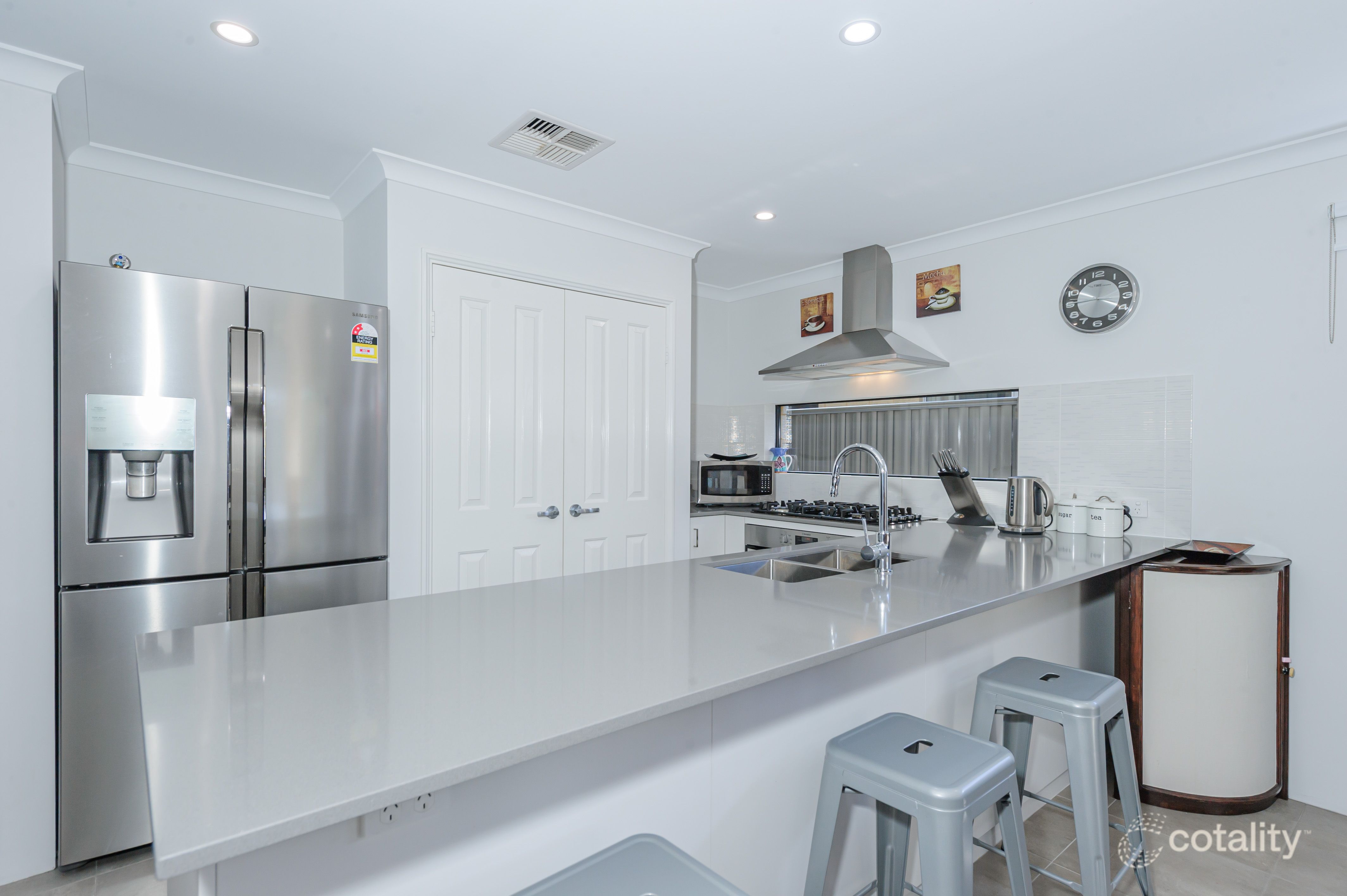 16 Garnet Rd, Treeby, WA 6164