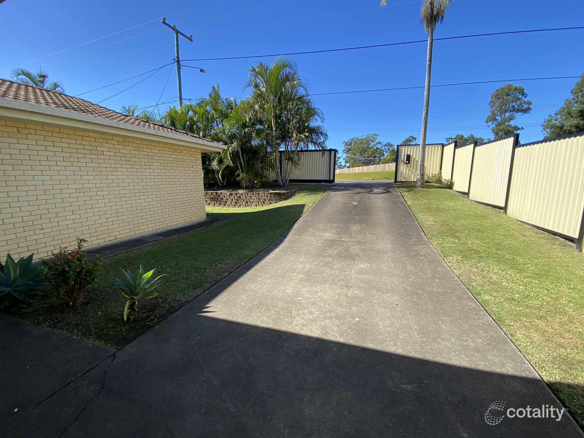 93 Middle Rd, Hillcrest, QLD 4118