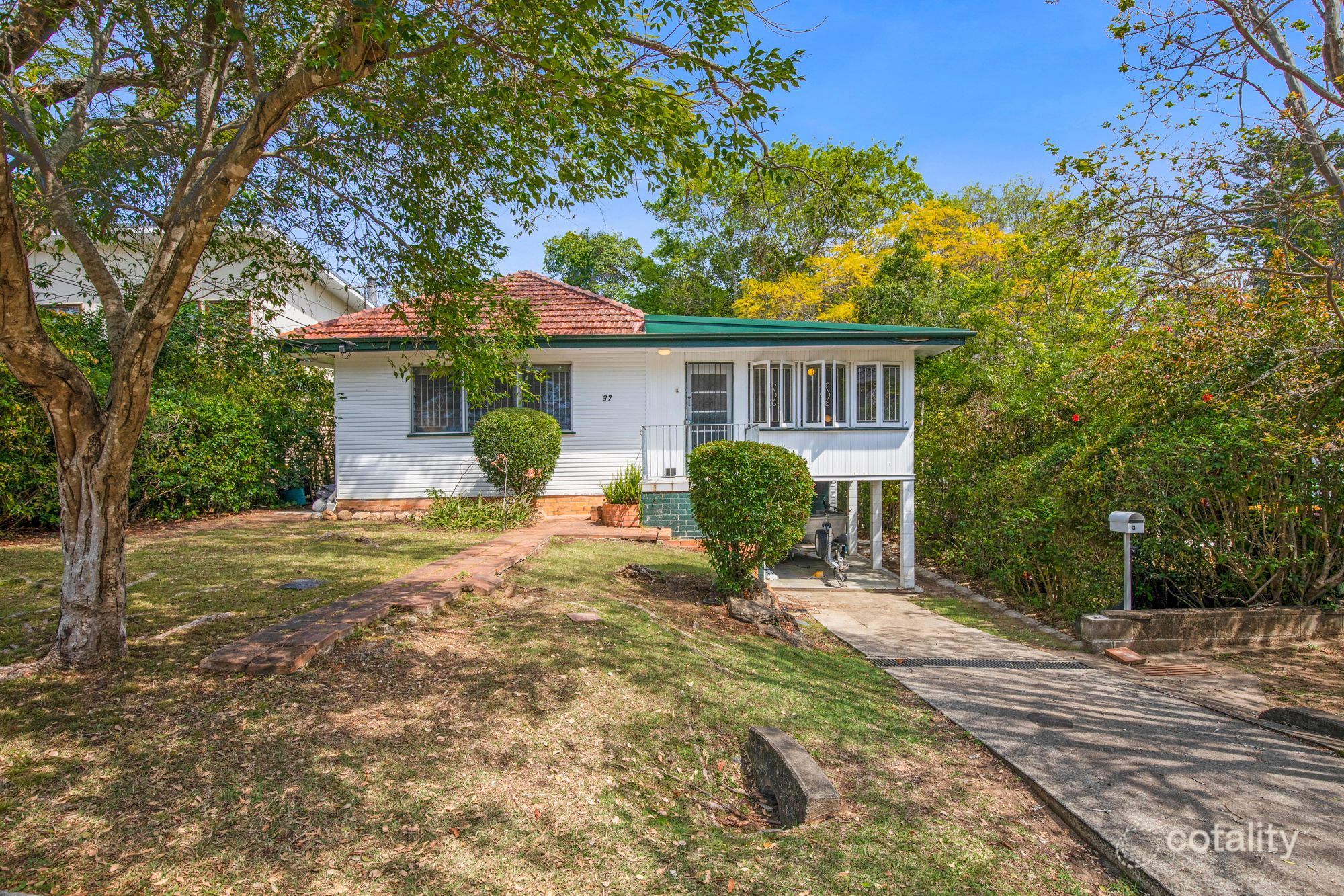 37 Ninth Ave, St Lucia, QLD 4067