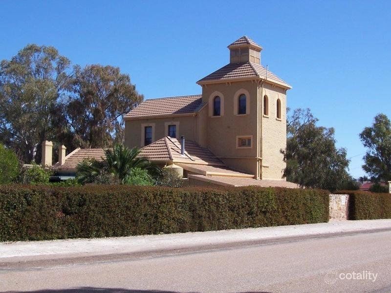 8 West Tce, Laura, SA 5480