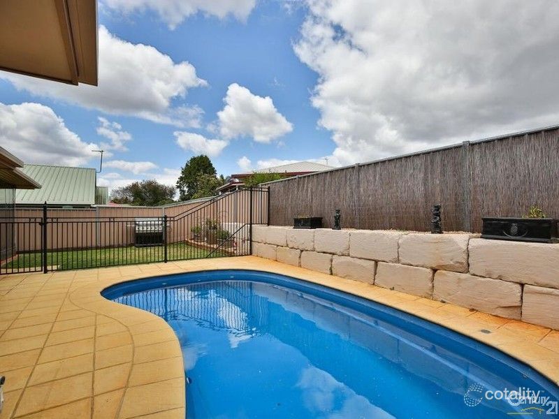 46 Bouganvillea Dr, Middle Ridge, QLD 4350