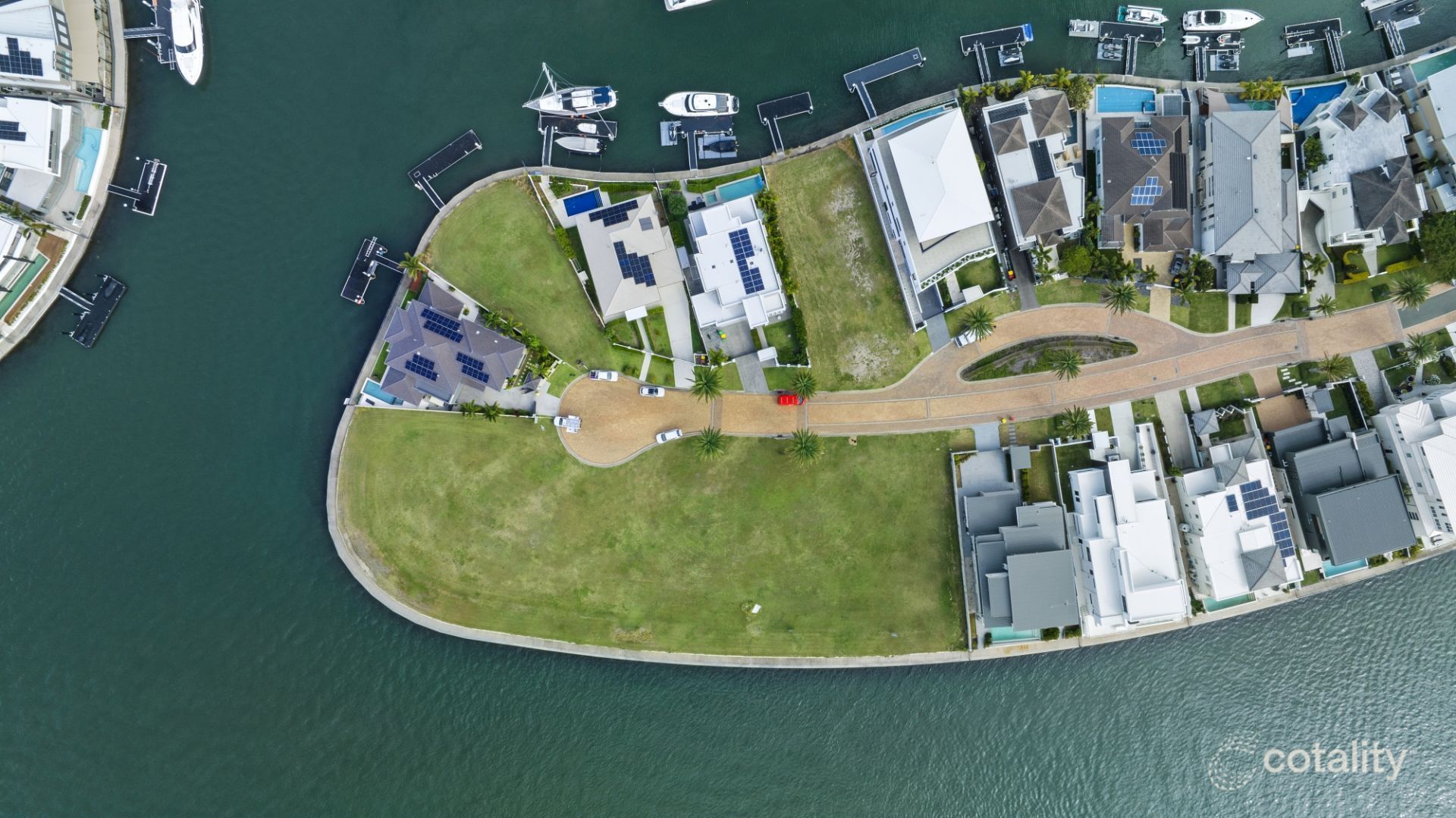 66-68 Knightsbridge Pde E, Paradise Point, QLD 4216