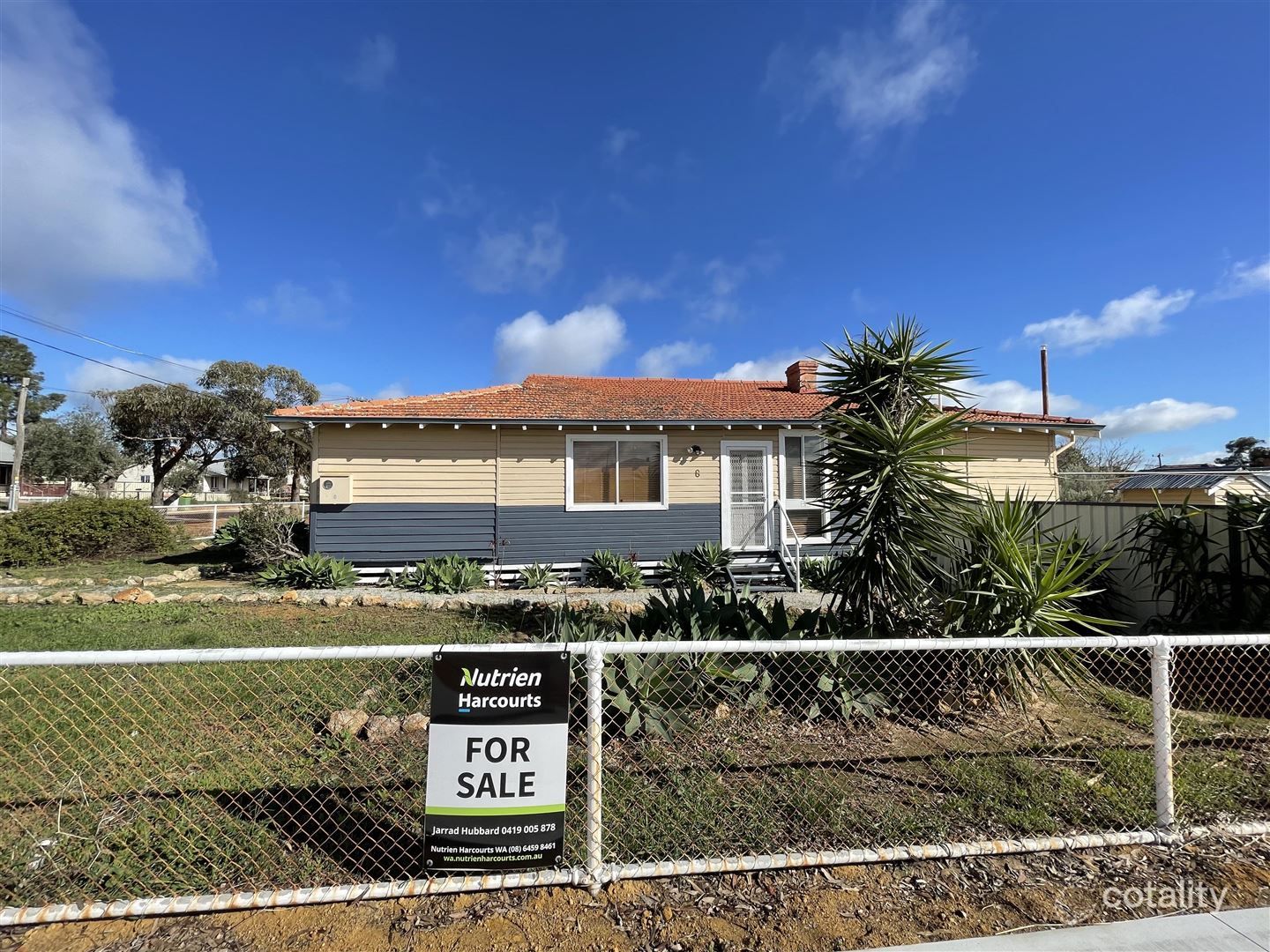8 Ellis Rd, Merredin, WA 6415