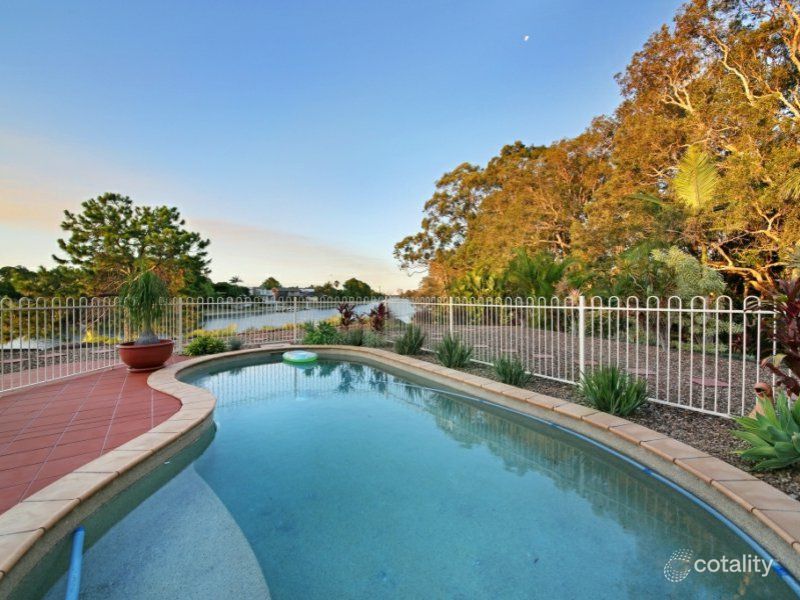 2 Beaconsfield Dr, Burleigh Waters, QLD 4220