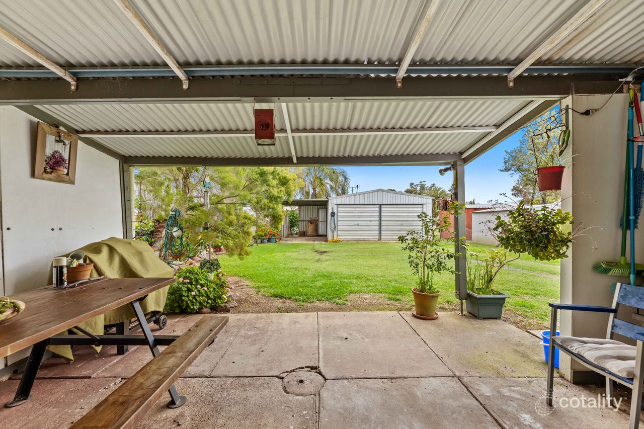 15 Donely St, Oakey, QLD 4401