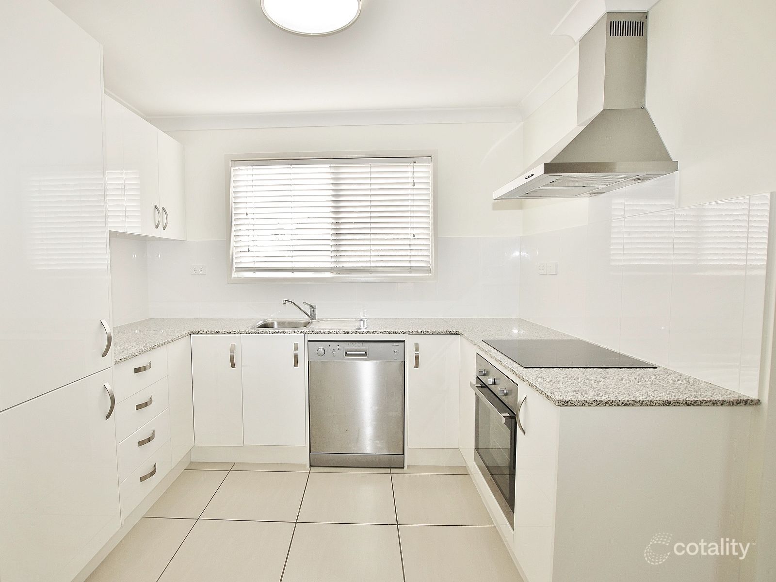 2/5 Doblo Ave, Norman Gardens, QLD 4701