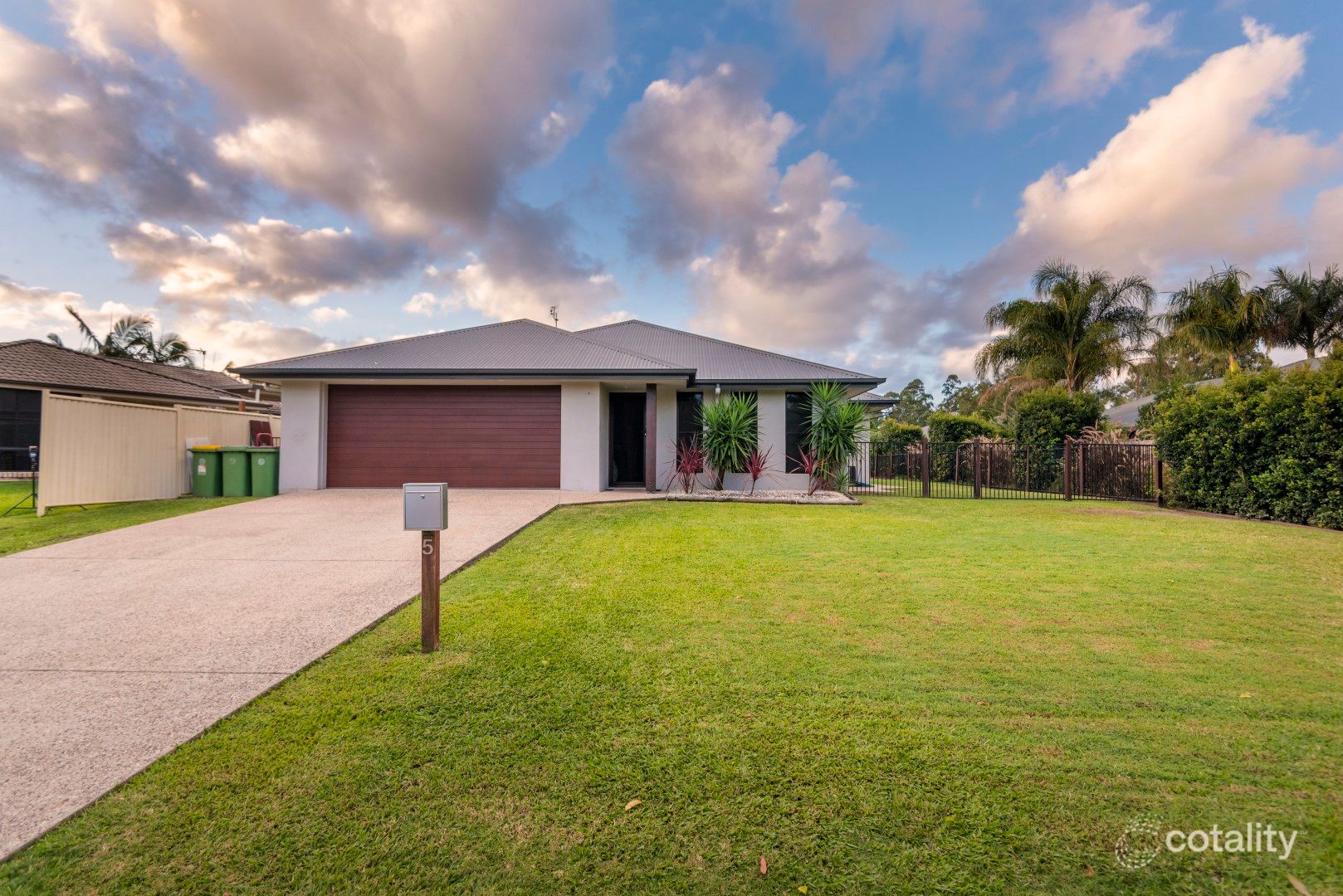5 Dixon Ct, Mooloolah Valley, QLD 4553