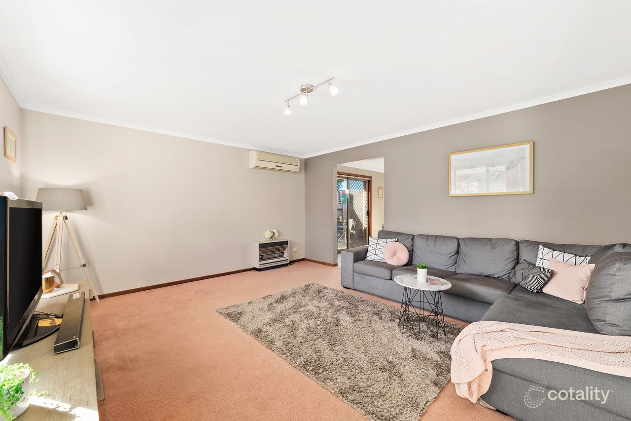 2/1 Allwyn Cres, Mill Park, VIC 3082