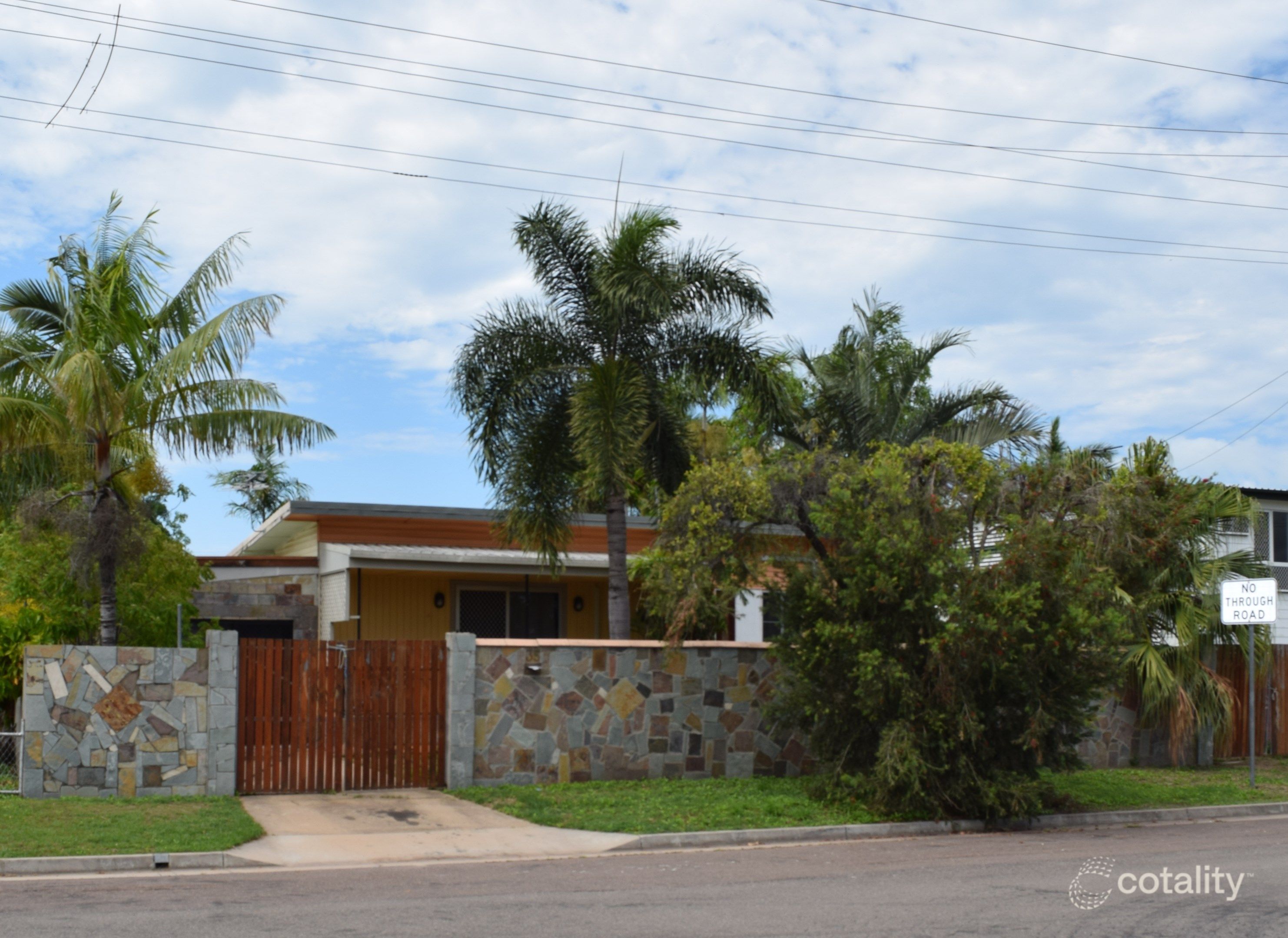 35 Montgomery St, West End, QLD 4810