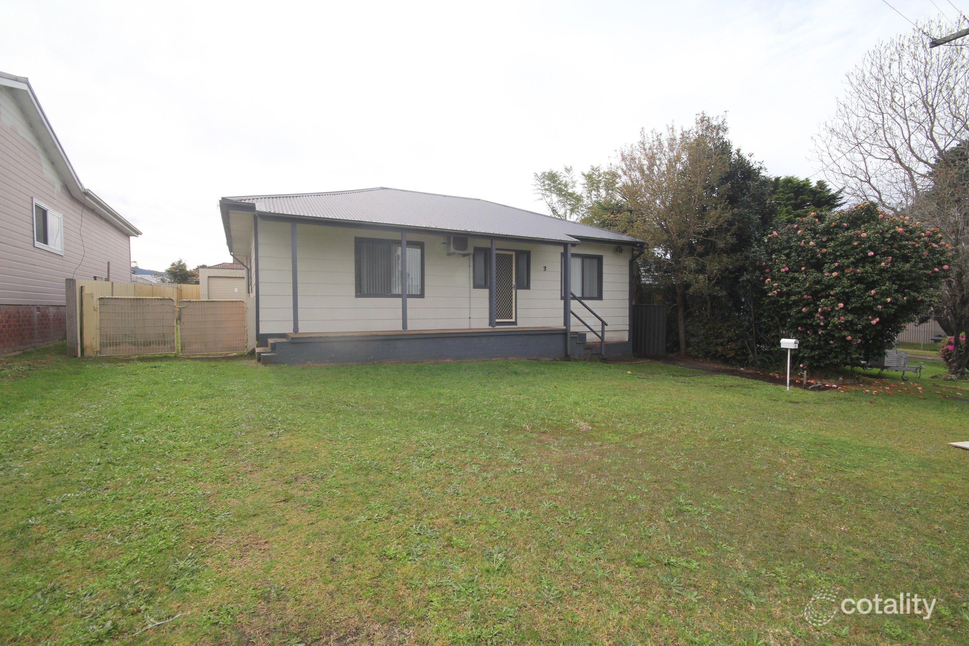 3 Mulgen Cres, Bomaderry, NSW 2541