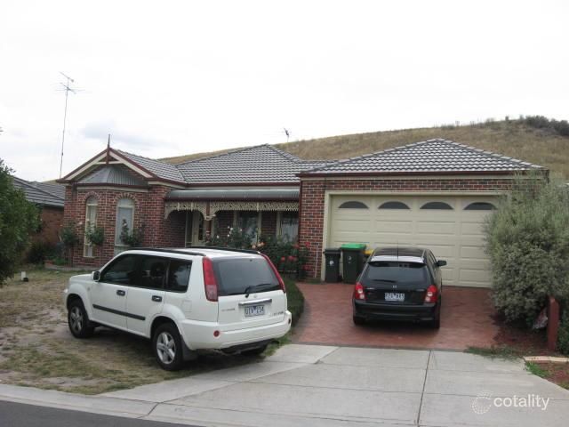 11 Wonga Pl, Gowanbrae, VIC 3043