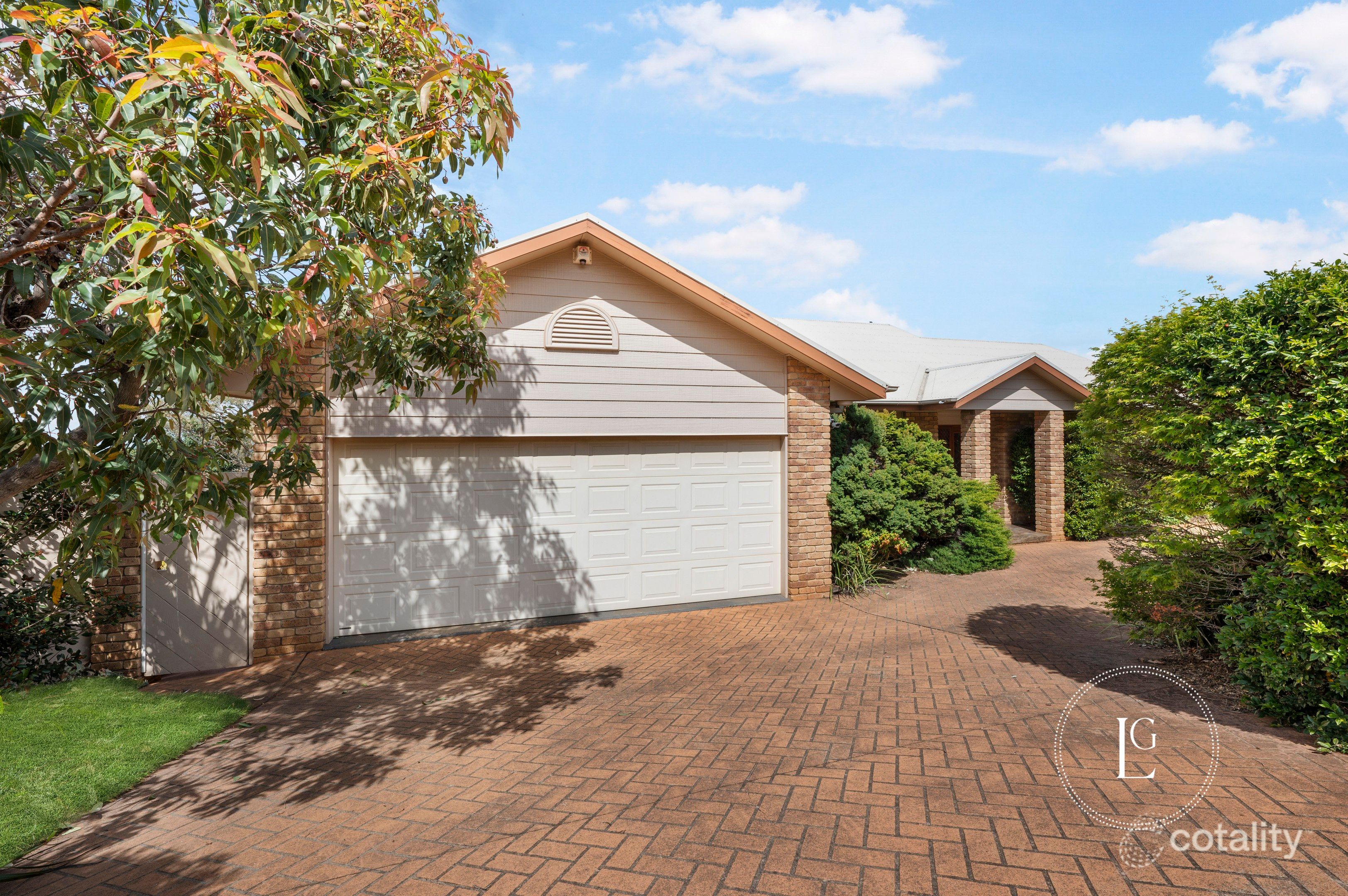 10 Robertson Cres, Prince Henry Heights, QLD 4350
