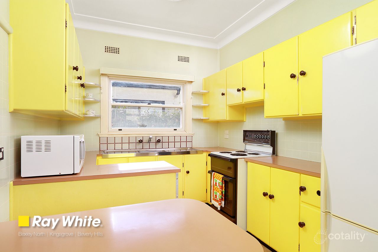 80 Glamis St, Kingsgrove, NSW 2208