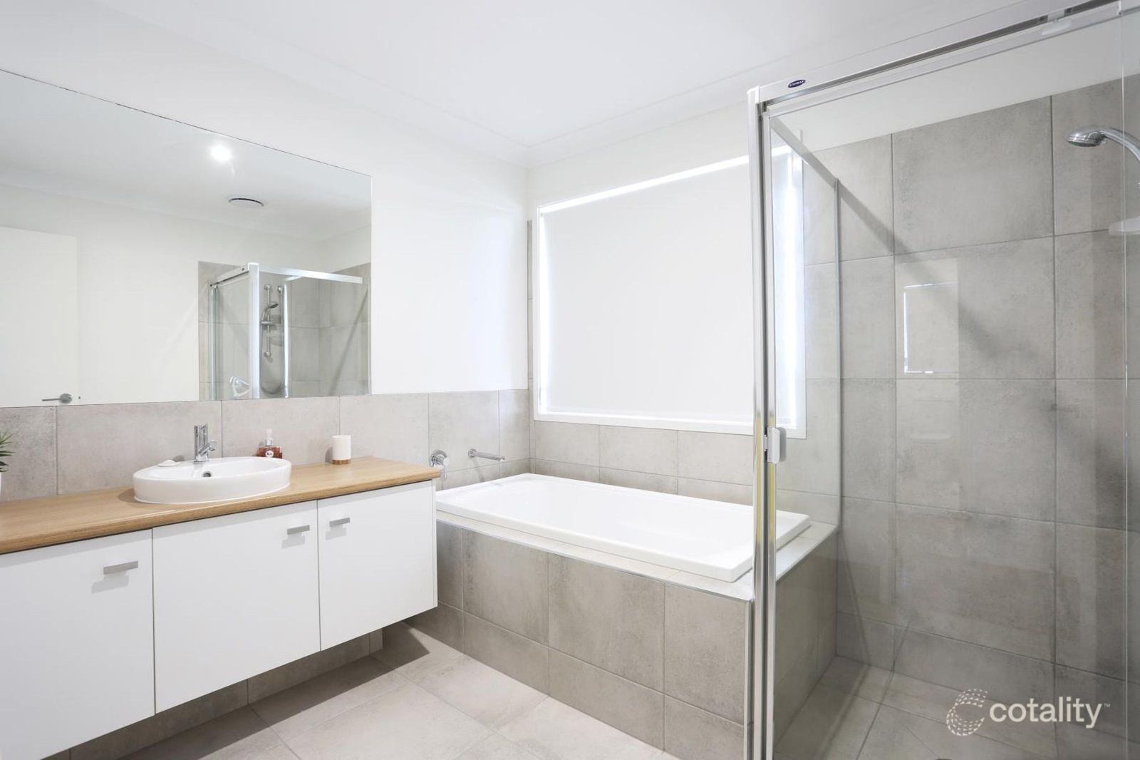 101 Erica St, Cannon Hill, QLD 4170