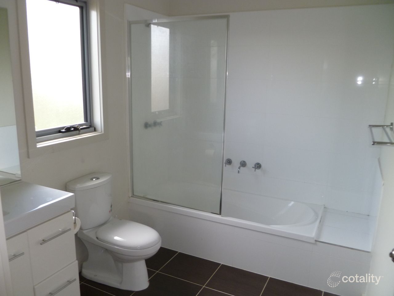 2/10 Kinnane Cres, Sunshine, VIC 3020