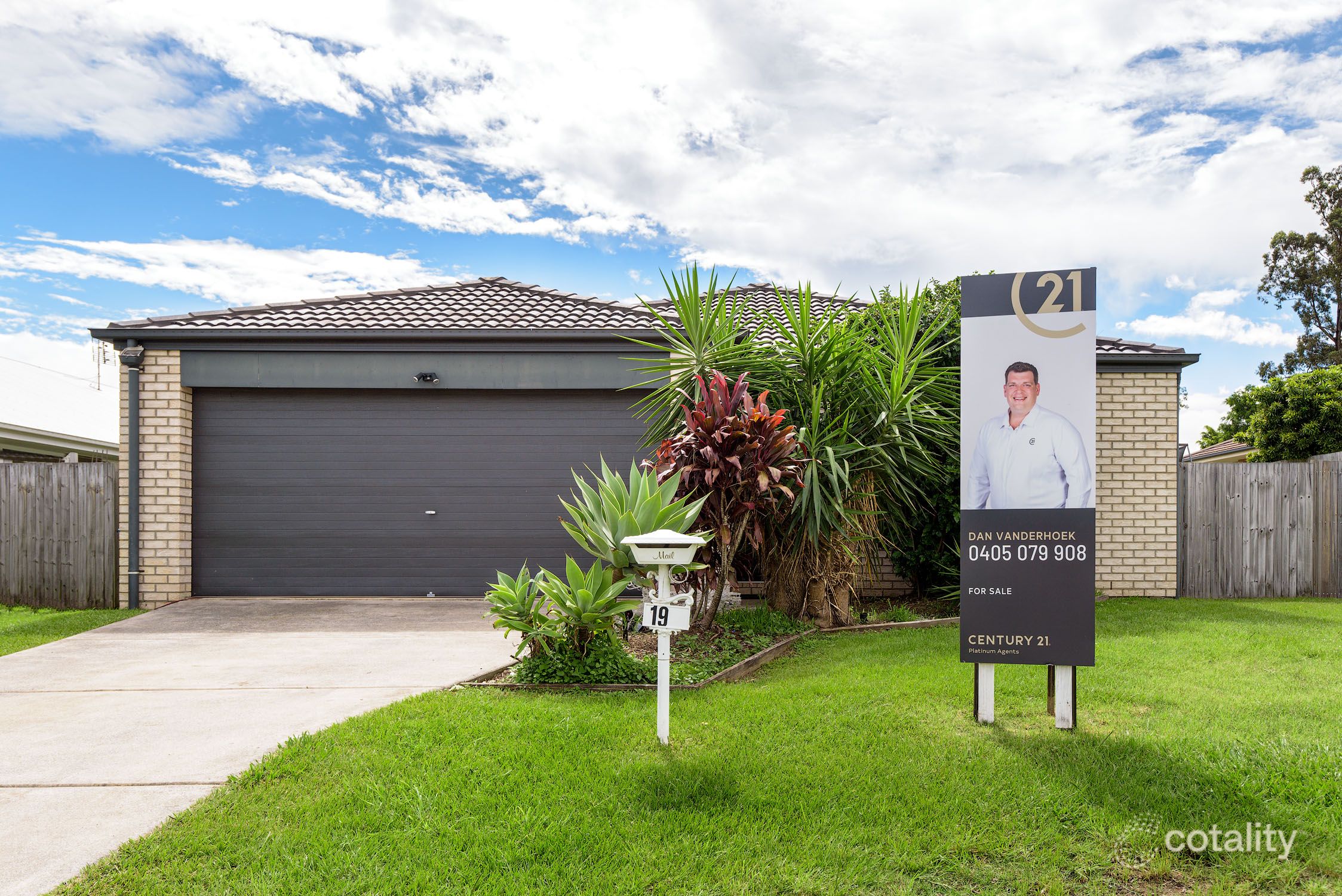 19 Bond Dr, Southside, QLD 4570