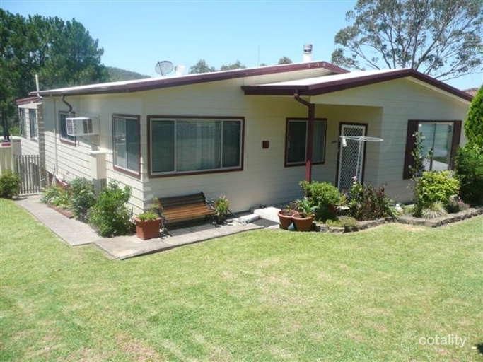 8 Gosford St, Awaba, NSW 2283