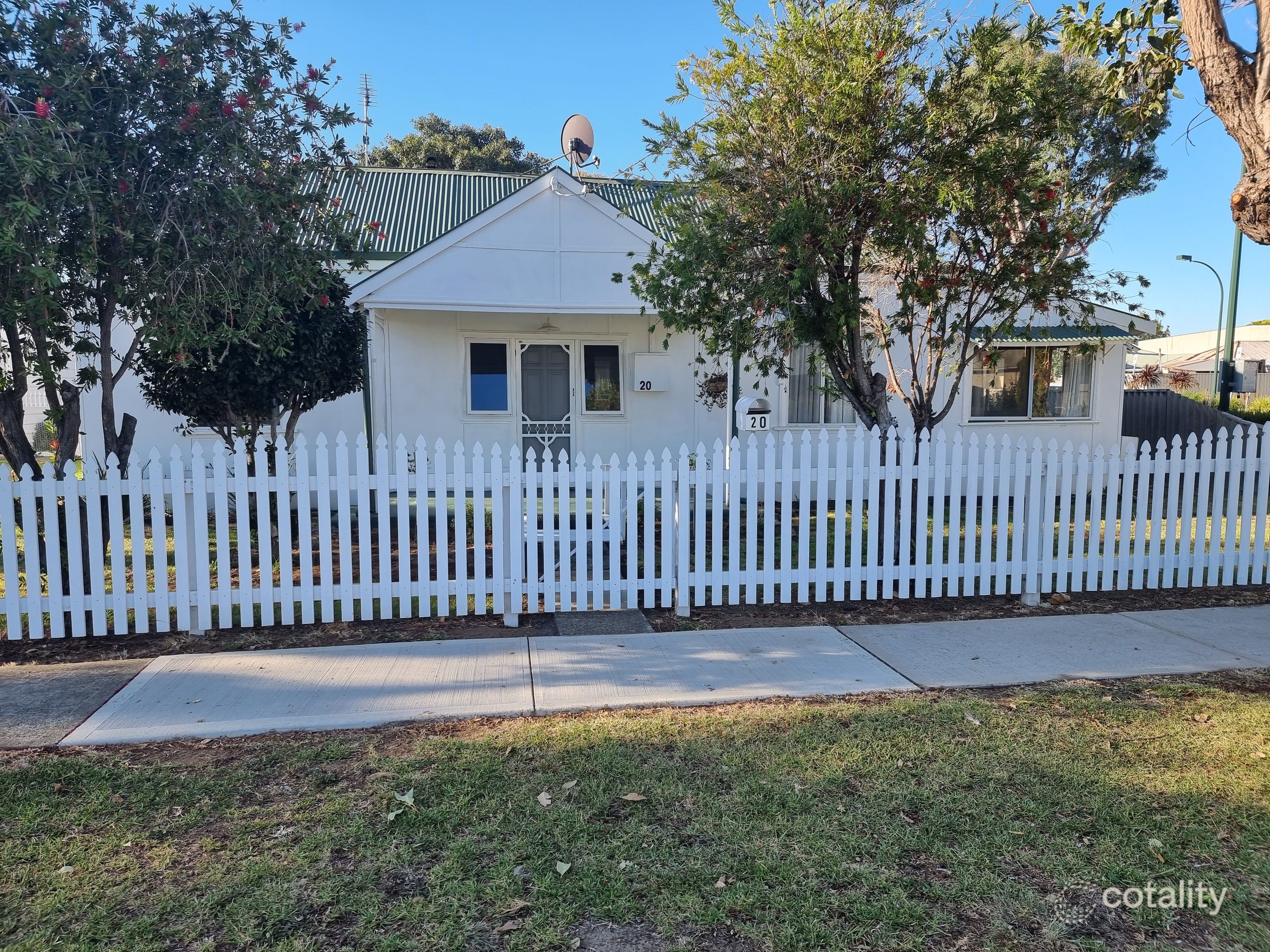 20 Newell St, Harvey, WA 6220
