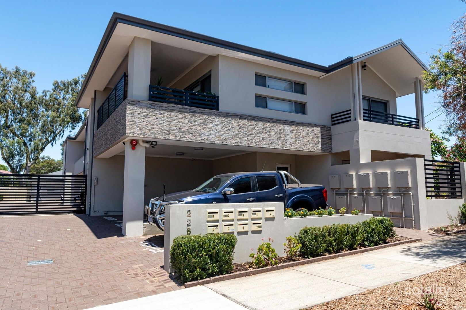 2/228 Surrey Rd, Kewdale, WA 6105