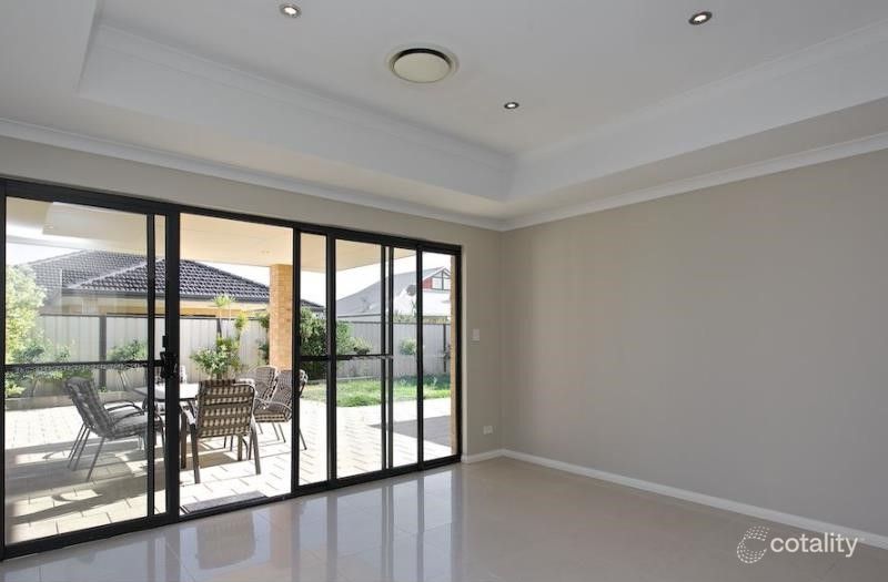 25 Savannah Cct, Success, WA 6164