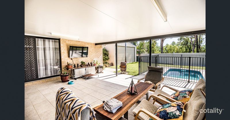 11 Canterbury Rd, Emerald, QLD 4720