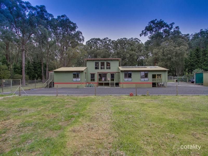 8 Deery Rd, Emerald, VIC 3782