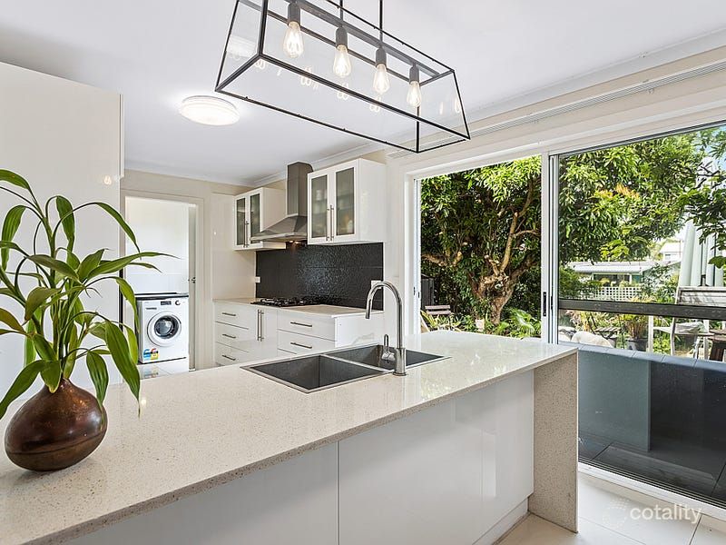 13 Kumbari Ave, Southport, QLD 4215