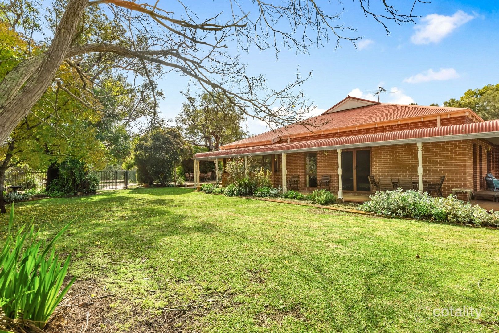 175 Watson Dr, Barragup, WA 6209