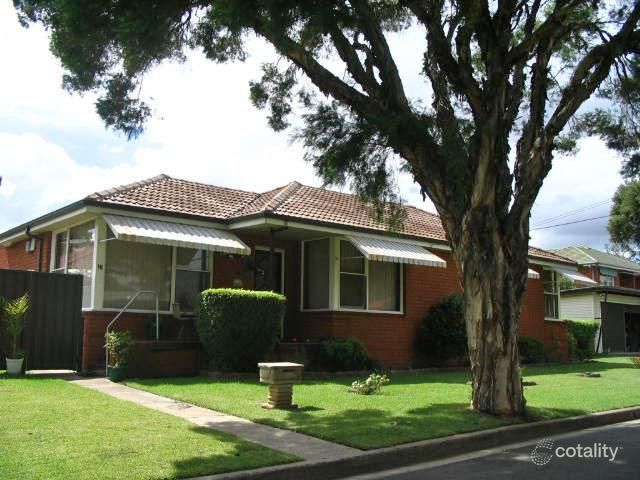 18 Bradley Cres, Wiley Park, NSW 2195