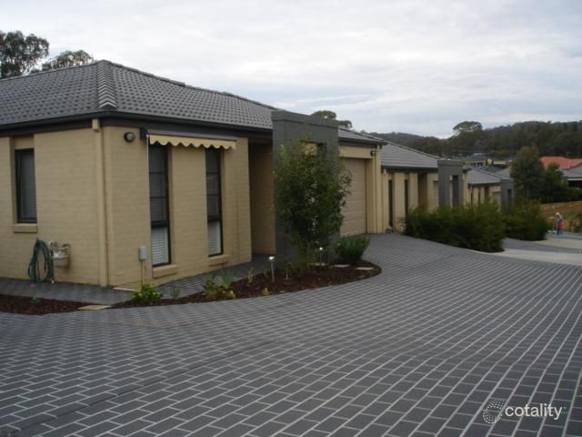 2/136 Halloran Dr, Jerrabomberra, NSW 2619