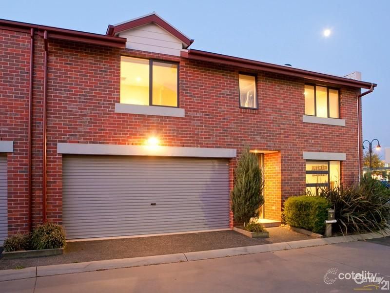 1 Oaks Lane, Pakenham, VIC 3810