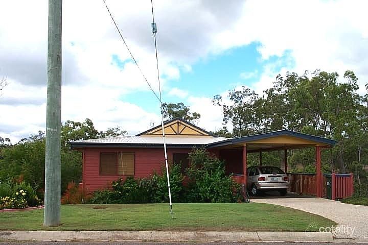 15 Fitzroy Ave, Clinton, QLD 4680