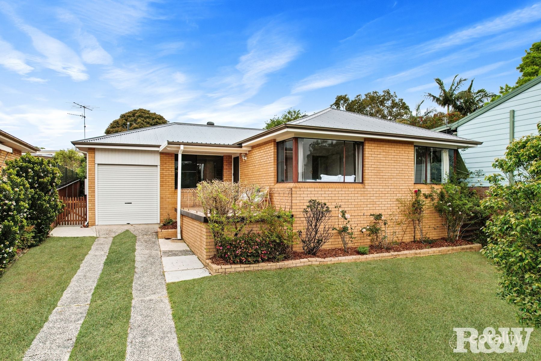 19 Matthews Pde, Point Clare, NSW 2250