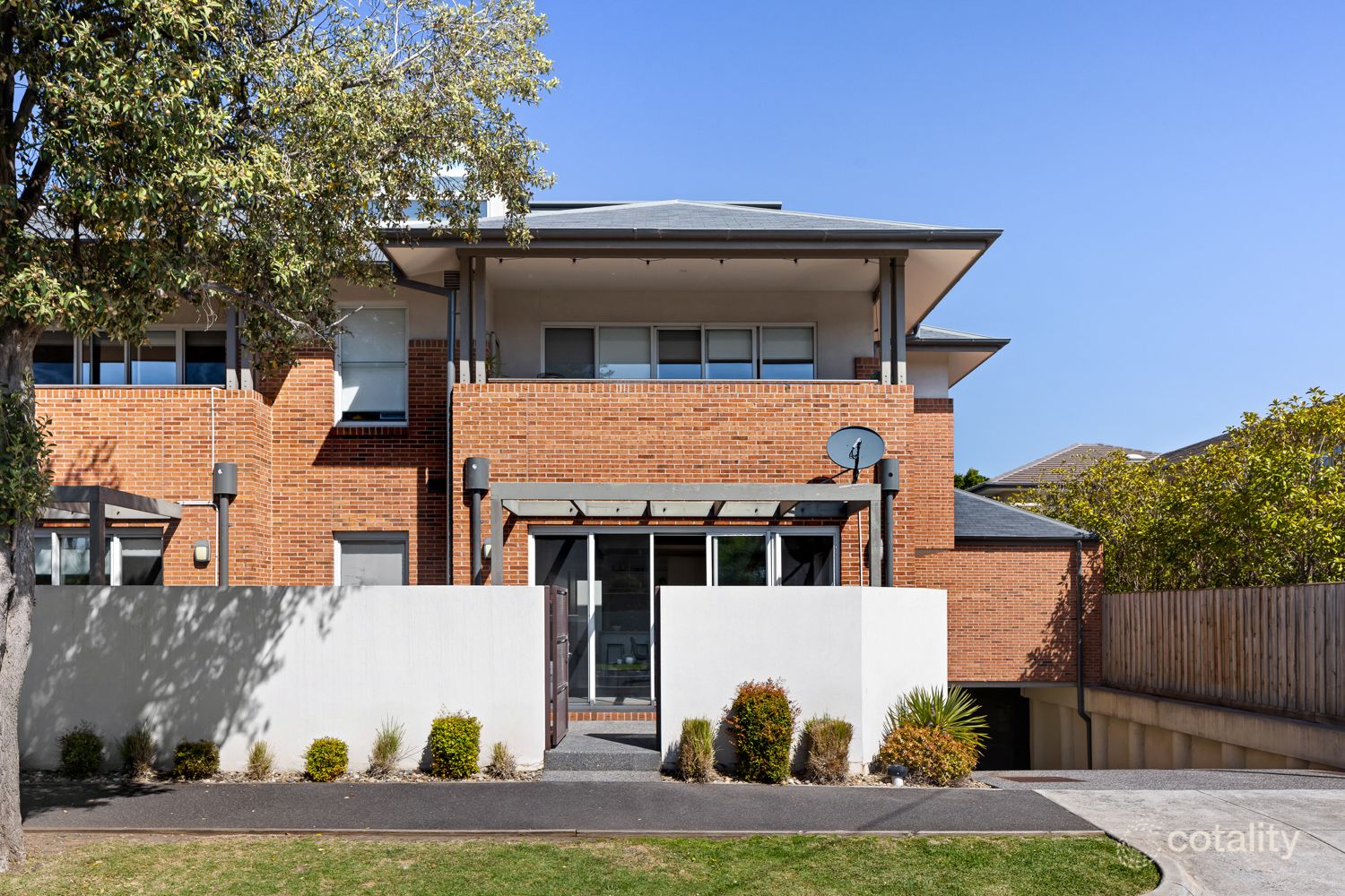 2/32 Bay St, Brighton, VIC 3186