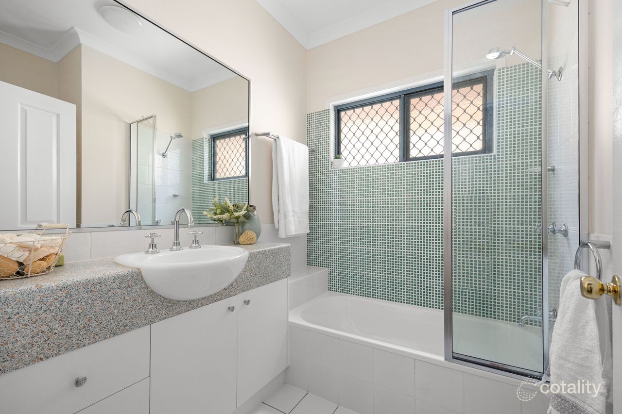 2 Rugby St, Coorparoo, QLD 4151