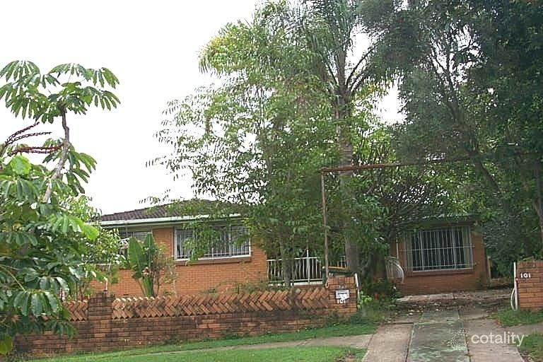 2/101 Eugaree St, Southport, QLD 4215
