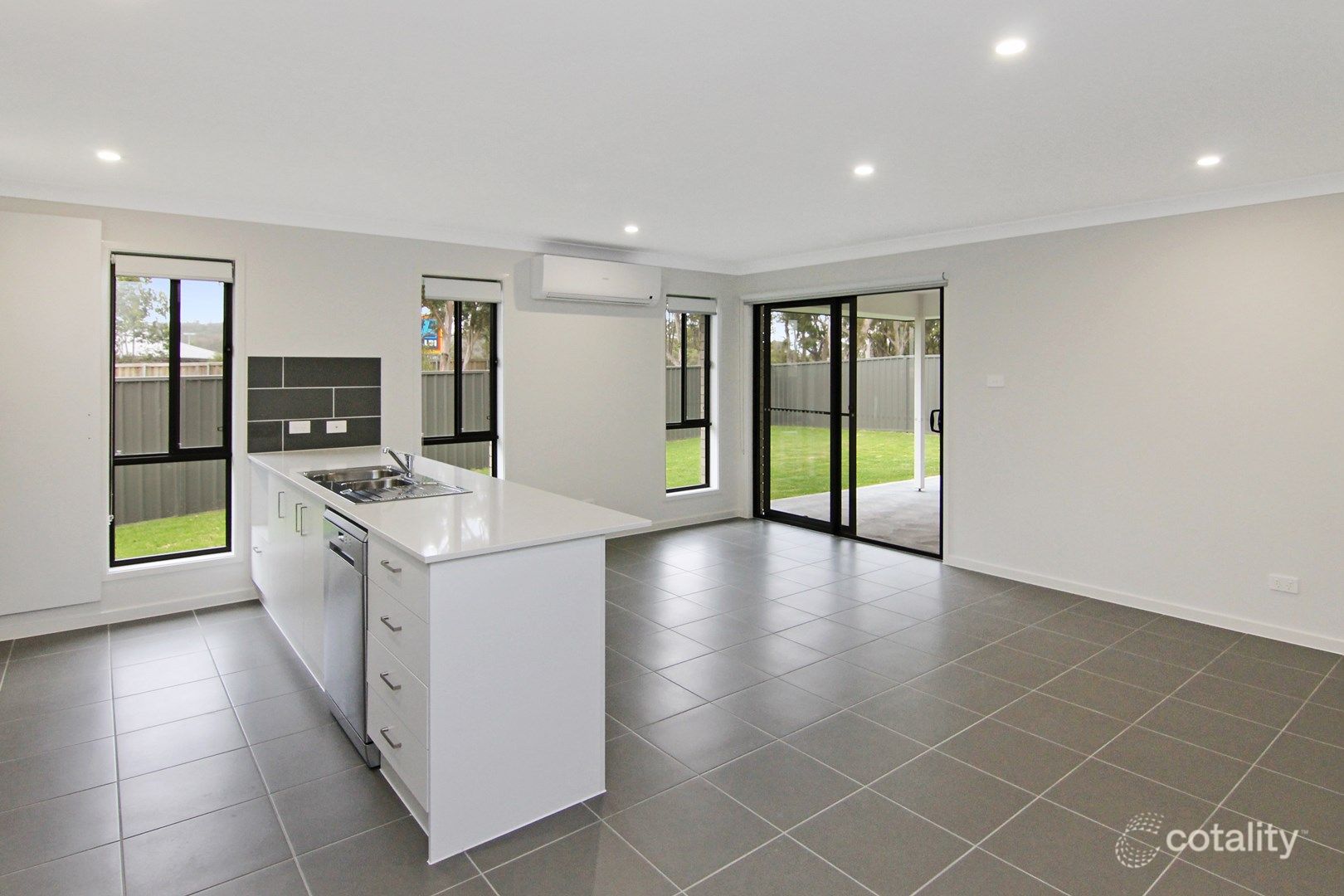 1 Turnberry Cl, Fletcher, NSW 2287