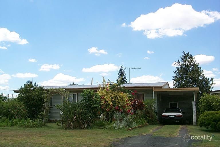 19 Skinner St, Gatton, QLD 4343