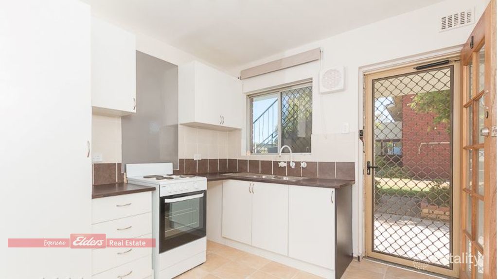 4/4 Minchinson St, Shoalwater, WA 6169